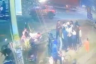 Meerut News: बीटेक पानीपुरी की संचालिका और उसके भाई पर हमला, लात-घूंसों से पीटा, CCTV में कैद हुई पूरी घटना