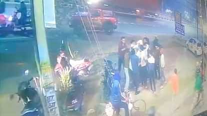 Meerut News: बीटेक पानीपुरी की संचालिका और उसके भाई पर हमला, लात-घूंसों से पीटा, CCTV में कैद हुई पूरी घटना
