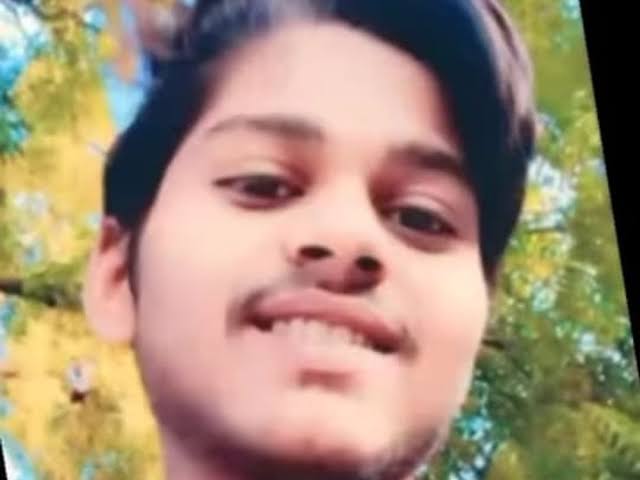 Hardoi News: गर्लफ्रेंड से नहीं हो पा रही थी बात...प्रेमी ने इंस्टाग्राम पर लाइव फांसी लगाकर दे दी जान