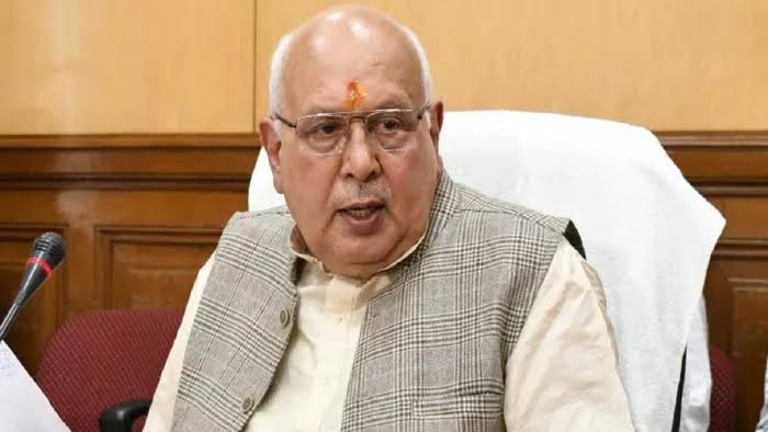 बाथरूम में फिसले कृषि मंत्री, पैर टूटा