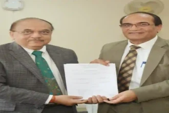 Lucknow News: प्रो. एमएलबी भट्ट ने कल्याण सिंह कैंसर सुपर स्पेशियलिटी संस्थान के निदेशक का कार्यभार संभाला, SGPGI निदेशक ने औपचारिक रूप से कार्यभार सौंपा