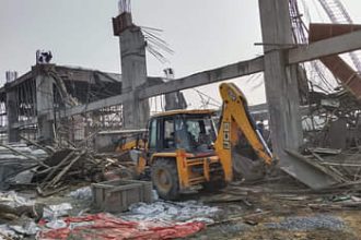 Kannauj News: कन्नौज रेलवे स्टेशन का लिंटर भरभराकर गिरा: 46 मजदूर मलबे में दबे, 3 की हालत नाजुक