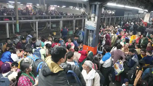 नई दिल्ली रेलवे स्टेशन पर भगदड़ में 18 की मौत, 50 घायल, रेलवे ने किया मुआवजे का एलान