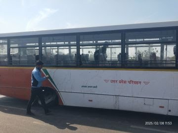 Kanpur News: चलती रोडवेज बस के पिछले दो पहिए निकले, बाल-बाल बचे बस में सवार 55 यात्री