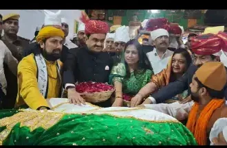 उद्योगपति गौतम अडाणी अपनी पत्नी के साथ पहुंचे अजमेर, ख्वाजा गरीब नवाज की दरगाह में की जियारत