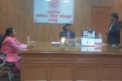 Hardoi News: किसी भी दशा में हेलमेट न लगाने वालों को न मिले पेट्रोल: जिलाधिकारी