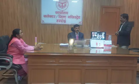 Hardoi News: किसी भी दशा में हेलमेट न लगाने वालों को न मिले पेट्रोल: जिलाधिकारी