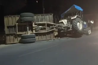 Hardoi News: एसडीएम द्वारा जप्त लकड़ी ले जाई जा रही ट्रैक्टर ट्राली पलटी