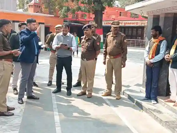 महराजगंज में महाशिवरात्रि की तैयारियों का डीएम-एसपी ने लिया जायजा