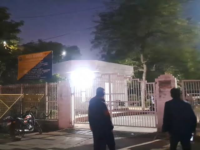 मेरठ में सीजीएसटी कार्यालय में सीबीआई की छापेमारी, रिश्वत लेने का आरोप