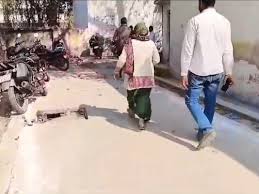 अमेठी में रिश्वत लेकर भी काम न करने पर भड़की महिला, लेखपाल को तहसील में दौड़ाया