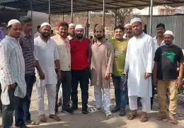 हरदोई में देखने को मिली गंगा-जमुनी तहजीब, होली के रंग में डूबे लोगों ने नमाजियों से मिलाया हाथ