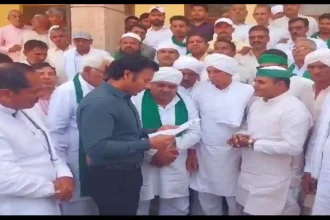 Shamli News: किसानों का धरना जबरन हटाए जाने पर भड़का भाकियू, सैकड़ों किसानों ने किया प्रदर्शन, राष्ट्रपति को भेजा रोष पत्र