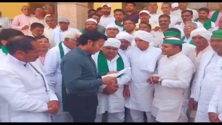 Shamli News: किसानों का धरना जबरन हटाए जाने पर भड़का भाकियू, सैकड़ों किसानों ने किया प्रदर्शन, राष्ट्रपति को भेजा रोष पत्र