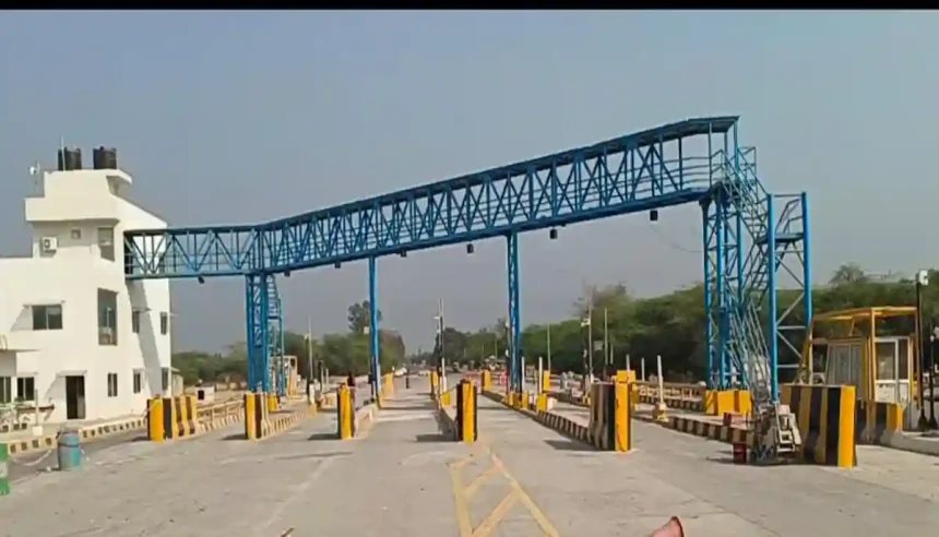 हरदोई सीमा पर बने टोल बूथ पर ट्रायल शुरू, एक सप्ताह तक नहीं लिया जाएगा टैक्स