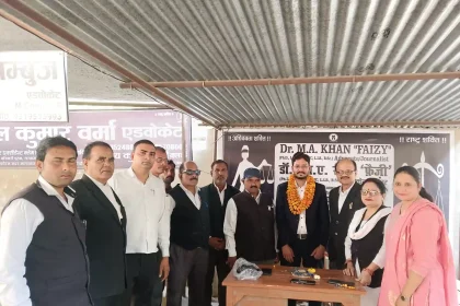 यूपी के टॉप 3 बेस्ट पत्रकार में चयन होने पर फैजी खान को संयुक्त अधिवक्ता परिषद के सैकड़ों कार्यकर्ताओं ने मुँह मीठा कराकर दी बधाई