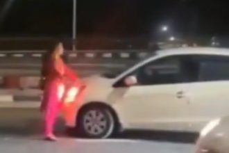 हरिद्वार में नशे में धुत महिला ने सड़क पर मचाया हंगामा, वीडियो हुआ वायरल