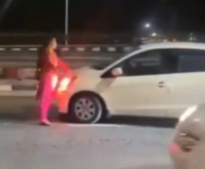 हरिद्वार में नशे में धुत महिला ने सड़क पर मचाया हंगामा, वीडियो हुआ वायरल