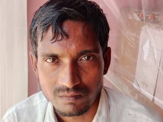 Fatehpur News: पत्नी को प्रेमी संग आपत्तिजनक हालत में पकड़ा, जान से मारने की धमकी के बाद पति ने मांगी पुलिस से सुरक्षा