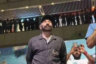 गौर सिटी मॉल में फिल्म 'जाट' के प्रमोशन के लिए पहुंचे सनी देओल, प्रशंसकों की जमकर भीड़