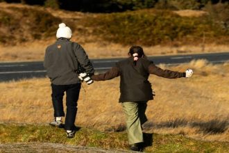 रिश्ते हो रहे तार-तार...बदायूं में 4 बच्चों की मां बेटी के ससुर संग फरार