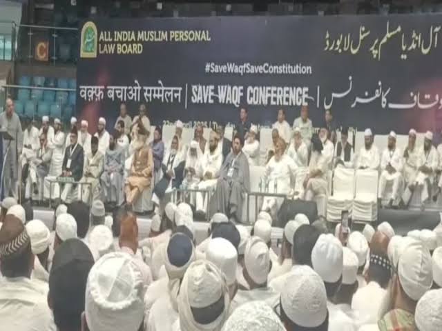 दिल्ली में आज वक्फ बचाओ सम्मेलन, तालकटोरा स्टेडियम में जुटे देशभर के मुस्लिम संगठन