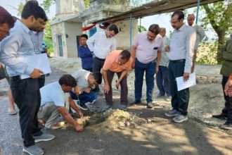 Kanpur Dehat: विशेष सचिव हरिकेश चौरसिया ने पकड़ी-शिवली मार्ग पर सड़क निर्माण कार्य का किया निरीक्षण