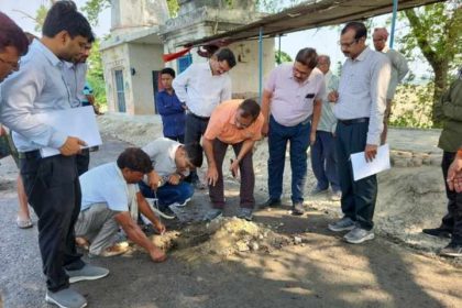 Kanpur Dehat: विशेष सचिव हरिकेश चौरसिया ने पकड़ी-शिवली मार्ग पर सड़क निर्माण कार्य का किया निरीक्षण