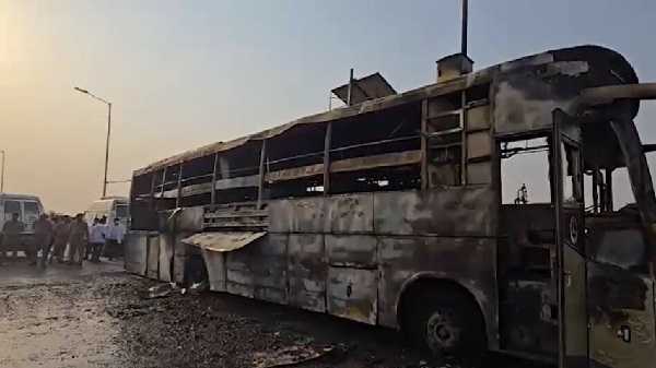 Lucknow News: बिहार जा रही एक स्लीपर बस में लगी भीषण आग, हादसे में 5 यात्रियों की जलकर दर्दनाक मौत