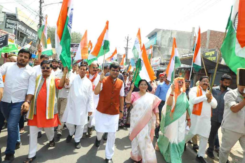 यूपी में ऑपरेशन सिंदूर की सफलता पर निकाली गई तिरंगा यात्रा