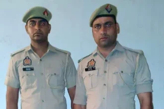 Hardoi News: फ्री में खरबूजा लेना दो पुलिसकर्मियों को पड़ा महंगा, एसपी ने किया निलंबित, केस भी दर्ज