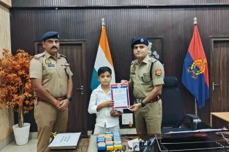 12 वर्षीय अल्तमश की ईमानदारी पर हरदोई पुलिस को फ़क्र, एसपी नीरज कुमार जादौन ने किया सम्मानित