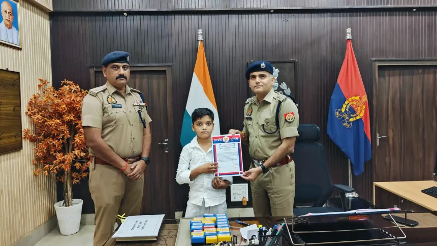 12 वर्षीय अल्तमश की ईमानदारी पर हरदोई पुलिस को फ़क्र, एसपी नीरज कुमार जादौन ने किया सम्मानित