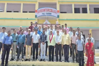 Hardoi News: सेवानिवृत्त कर्मचारी को दी गई भावभीनी विदाई