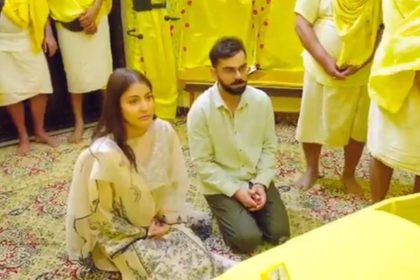 टेस्ट क्रिकेट से संन्यास के बाद विराट कोहली अनुष्का संग पहुंचे वृंदावन, संत प्रेमानंद महाराज से भेंट कर लिया आशीर्वाद