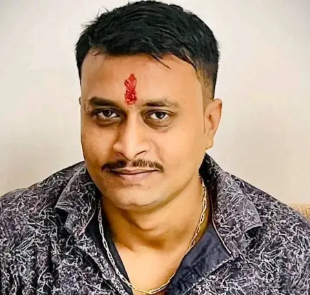 Hardoi News: रिश्तेदारी से लौट रहे प्रधान प्रतिनिधि की हादसे में हुई दर्दनाक मौत