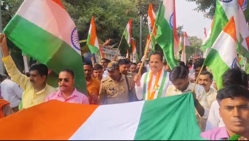 Hardoi News: सेना के पराक्रम और शौर्य के सम्मान में निकाली गई तिरंगा यात्रा