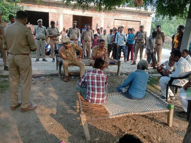 Hardoi News: हरदोई क्षेत्राधिकारी के आस्वाशन पर परिजनों ने किया अंतिम संस्कार