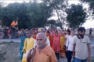 Shahjahanpur News: धूमधाम से निकली कलश यात्रा, झूमे लोग