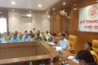 Hardoi News: विवेकानंद सभागार में जिलाधिकारी की अध्यक्षता में हुई उद्योग व व्यापार बंधु की बैठक