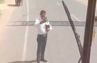 हाथरस में रोडवेज बस में सवार ट्रैफिक सिपाही से किराया मांगना कंडक्टर को पड़ा महंगा, नाराज सिपाही ने बस रोककर कर दिया चालान