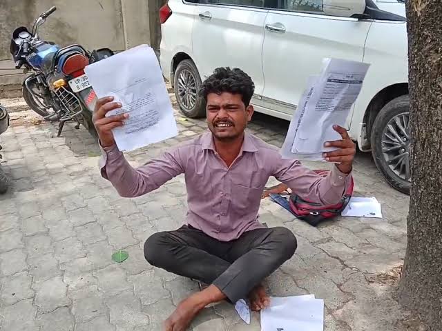 Hardoi News: न्याय न मिलने पर युवक ने SP कार्यालय के बाहर आत्महत्या का किया प्रयास