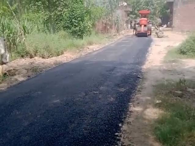 Unnao News: बांगरमऊ क्षेत्र में निर्माणाधीन सड़क को लेकर उठे सवाल, प्रशासन ने जांच का दिलाया भरोसा