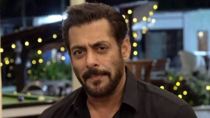 सलमान खान के घर में जबरन घुसने के आरोप में लड़का लड़की गिरफ्तार