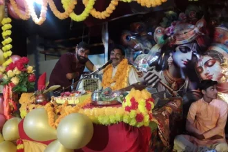 Shahjahanpur News: श्रीमद्भागवत कथा में उमड़ी श्रद्धालुओं की भीड़,लगाये जयकारे