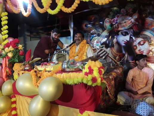 Shahjahanpur News: श्रीमद्भागवत कथा में उमड़ी श्रद्धालुओं की भीड़,लगाये जयकारे