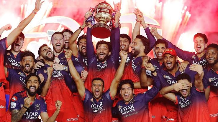 Bengaluru की सड़कों पर RCB की Victory Parade आज