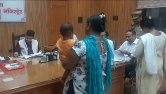 Hardoi News: जिलाधिकारी ने जन सुनवाई में आईं 94 शिकायतों को गंभीरता से सुना