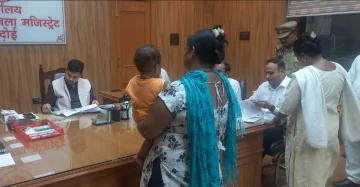 Hardoi News: जिलाधिकारी ने जन सुनवाई में आईं 94 शिकायतों को गंभीरता से सुना