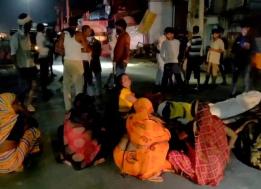 Hardoi News: हरपालपुर में पेड़ से लटका मिला शव परिजनों ने कहा तीन लोगों ने की हत्या